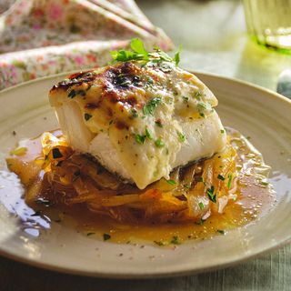 BACALAO CON CEBOLLA Y NUECES