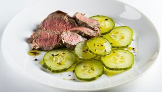 6. Кисели краставички и телешко на ленти