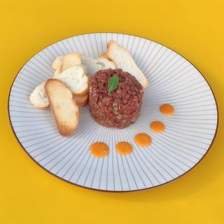 Steak Tartar De Solomillo Cortado A Cuchillo