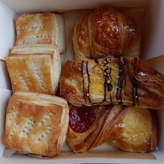 Combo 3 Facturas Surtidas Con 3 Criollitos