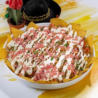 ნაჩოსი  ქათმის ხორცით