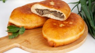 Пирожок жареный с печенью 