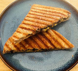 Sándwich De Queso Y Olivas