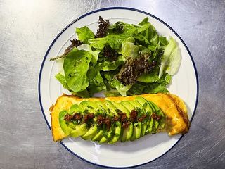 Омлет з філадельфією та авокадо