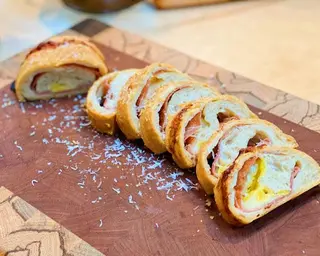 Pepperoni rolls