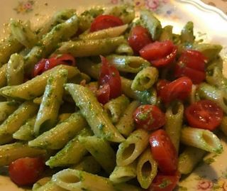 Penne pesto e ciliegino