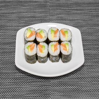 Makis salmón y aguacate 