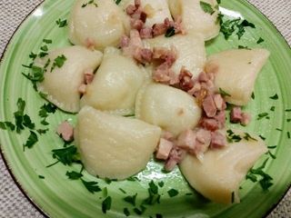 Pierogi ruskie z okrasą 