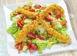 Салата Цезар с хрупкаво пиле (400г)