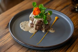 Muschi de vită cu sos de piper verde ( 250G )