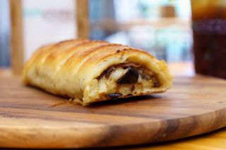 Prosciutto cotto, funghi, mozzarella