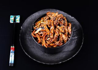 ნუდლსი საქონლის ხორცით