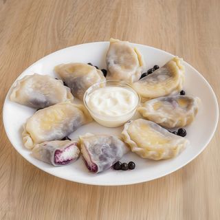 Pierogi z serem i jagodami