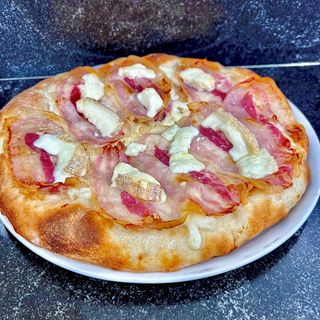 Pinsa Pancetta e taleggio