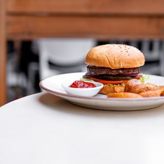 Чизбургер с говядиной (410 гр.)