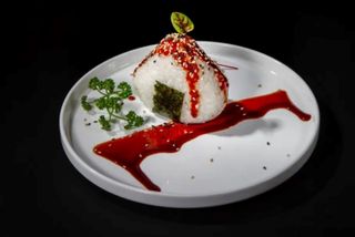 Onigiri salmone crudo