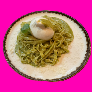 Tagliatelle pesto y burrata