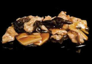 62 Maiale funghi e bambu