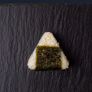 Onigiri Salmon Cooked (80g)