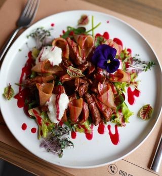 Салат з качиною ніжкою