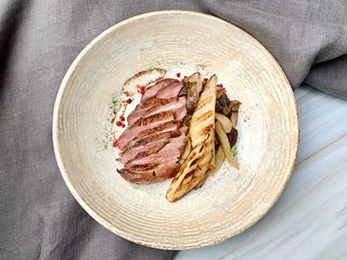 Качине філе з ерінгами та гливами (110/120g)