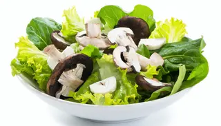 11. Салата с бели и черни гъби