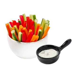 Овощная соломка с сырным соусом