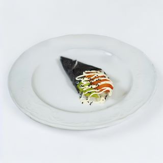 811.temaki de gambas fritas con aguacate y mayonesa