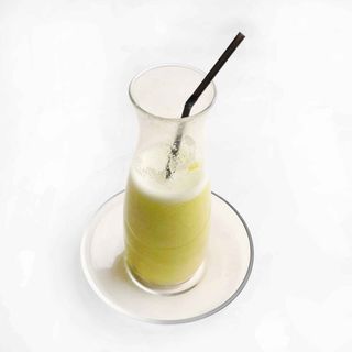 Jus de citron, concombre, et du gingembre