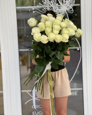 25 trandafiri albi Olandezi 90-100 cm