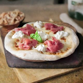Prosciutto crudo e stracciatella speciale