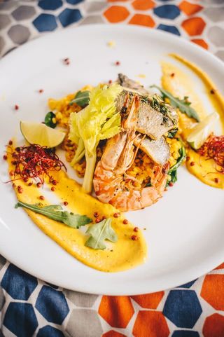 Labraks z kaszotto i krewetką