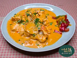 PIEPT PUI CU SOS CURRY SI LEGUME..