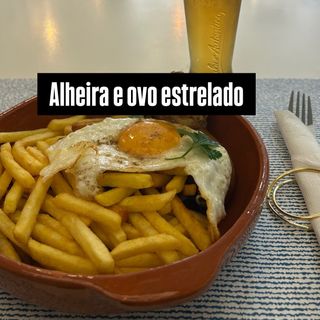 Alheira com ovo