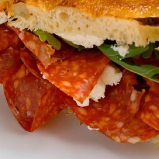 Panino Italiano - Salam Picant, Mozzarella, Rucola, Pesto in Focaccia