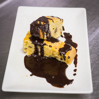 BIZCOCHO DE ZANAHORIAS y nueces con fondue de chocolate