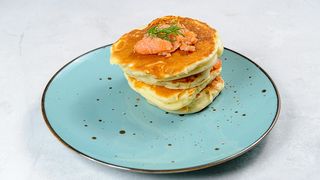 Pancakes z Wędzonym Łososiem