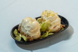 Huevo Relleno (1 medio.)