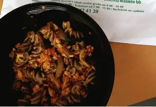 Heljdina pasta sa mljevenim ćurećim fileom