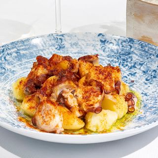 Pulpo de roca hervido con cachelos 