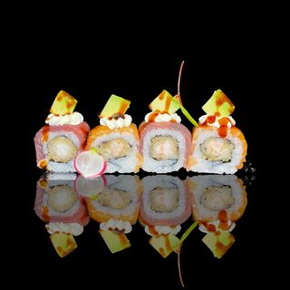 M158 Uramaki rainbow roll