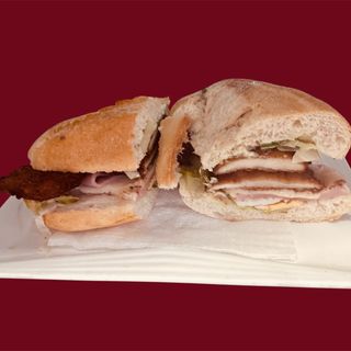 Bocadillo Pechuga Empanada Especial