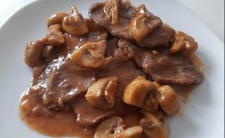 Ternera Con Champiñones (Ración)