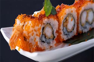U5. Uramaki tobiko