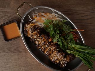 Шашлик яловичий, як в Пекіні (250/60/50/50/40/30g)