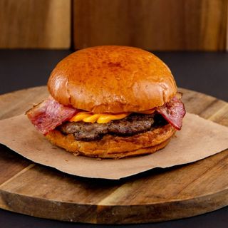 Hambúrguer Cheddar e Bacon