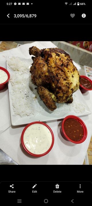 Pollo A L`Ast Entero Con Arroz Con (Ensaladas Verde) Con Vino 