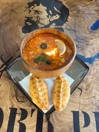 Солянка сборная с пирожками