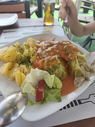 Gołąbki w sosie pomidorowym