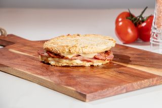 SANDWICH HALLOUMI KIFLA